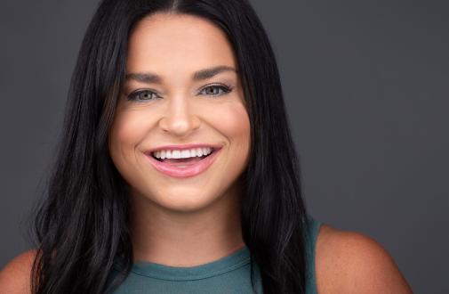 SAMANTHA RAMSDELL HEADLINES RODNEY’S COMEDY CLUB 